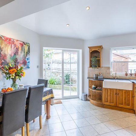 פלמסטד Traditional English 4 Bedroom Home In Greenwich מראה חיצוני תמונה
