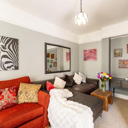 פלמסטד Traditional English 4 Bedroom Home In Greenwich מראה חיצוני תמונה