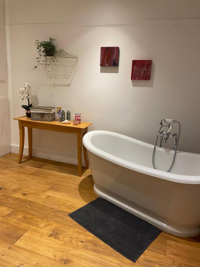 פלמסטד Traditional English 4 Bedroom Home In Greenwich מראה חיצוני תמונה
