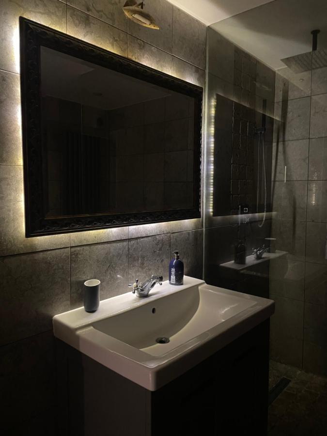 פלמסטד Traditional English 4 Bedroom Home In Greenwich מראה חיצוני תמונה