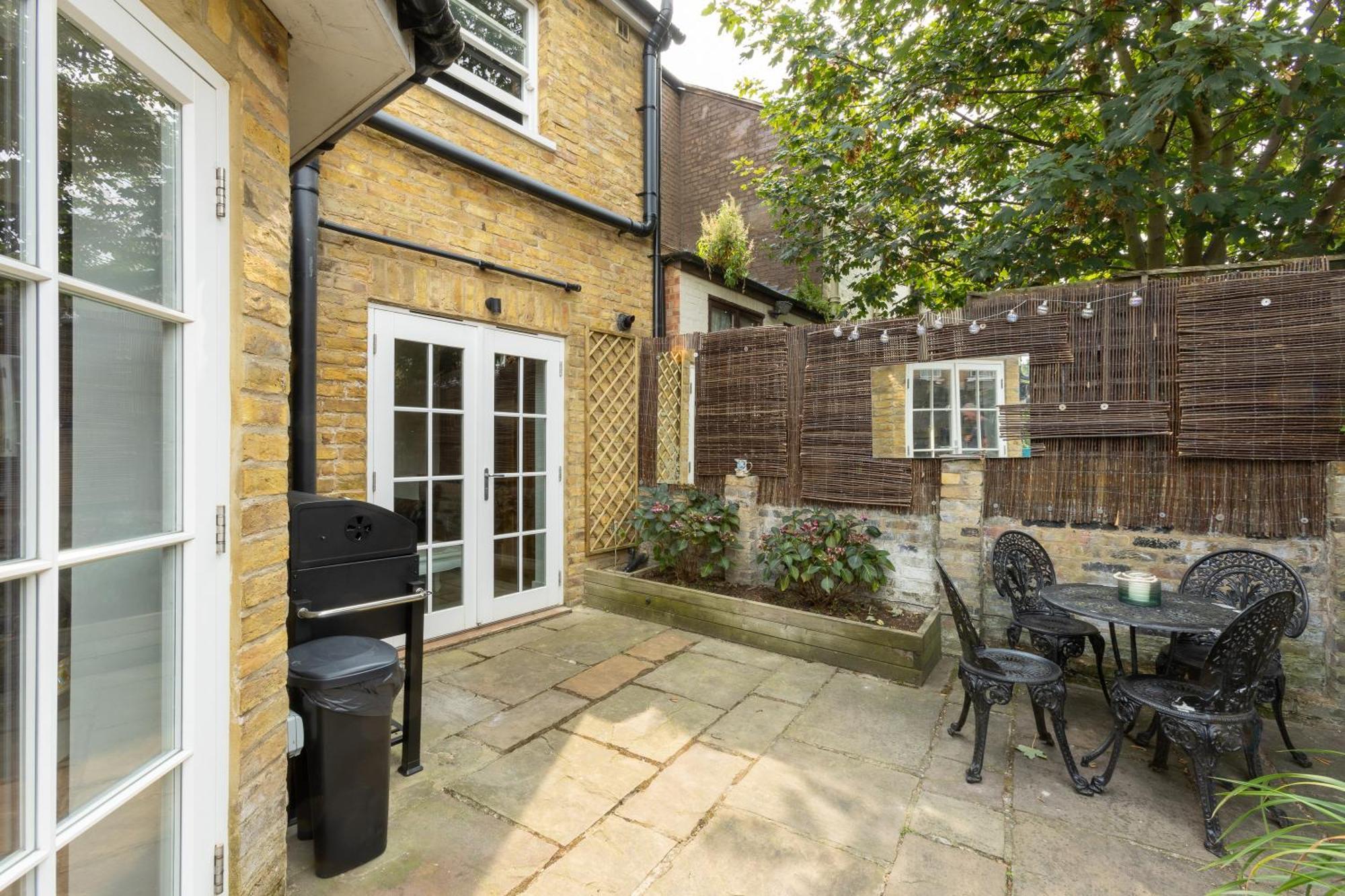 פלמסטד Traditional English 4 Bedroom Home In Greenwich מראה חיצוני תמונה