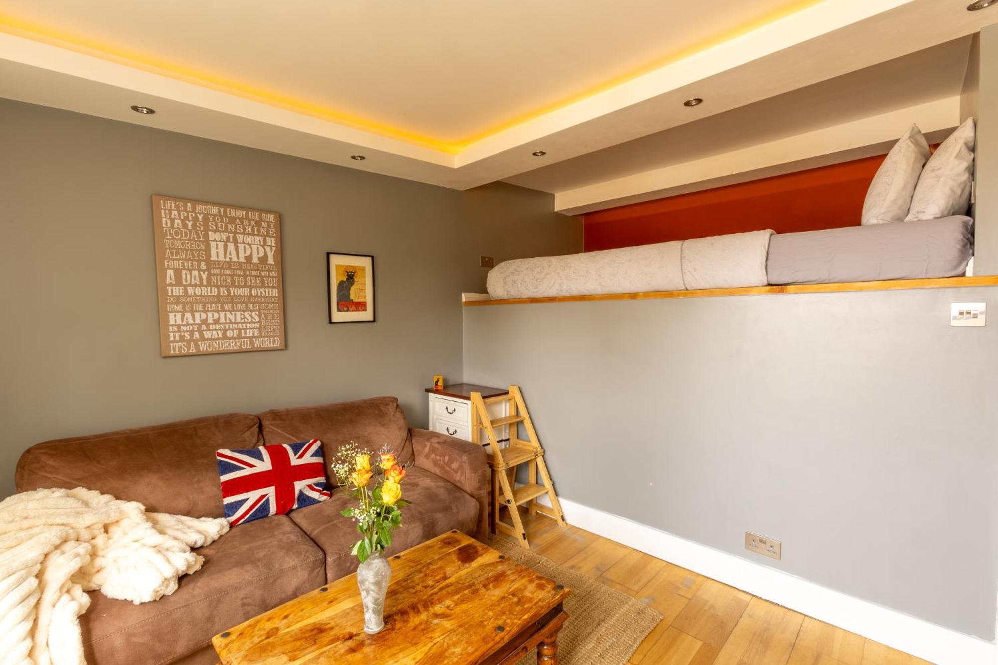 פלמסטד Traditional English 4 Bedroom Home In Greenwich מראה חיצוני תמונה